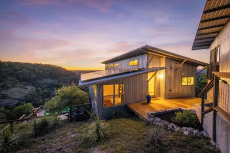 SKYHOUSE Canyon Lake: Private Pool and Lake Views