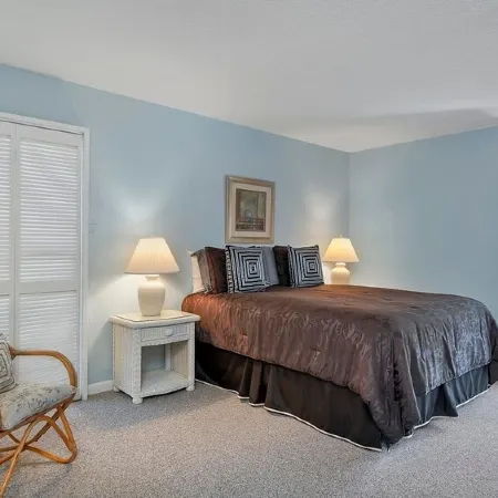 Golf front condo, walk to the Cradle, driving range, 91st hole or pro shop.
