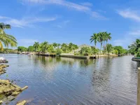 Waterfront Heated Saltwater Pool & Kayaks