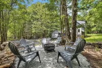 Charming /Lake/Kayak/Firepit/Hot Tub/Pets