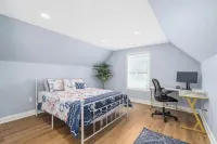 Tip Of The Town Fresh and New 3 Bedroom Nest