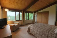 Spectacular views and close to Great Barrington. Hotels near The Guthrie Center & Foundation
