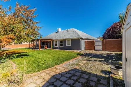 Northern New Mexico Home Perfectly Located!