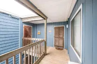 Beautiful oceanfront condo; the perfect getaway!
