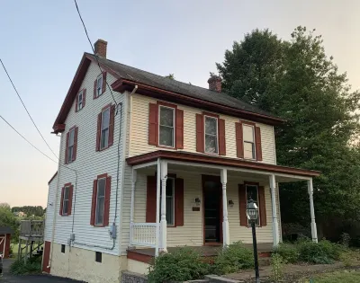 Cozy and Spacious home with indoor HOT TUB - perfect for the whole family!