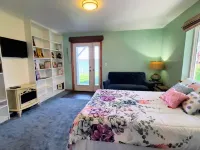 Ocean view modern guest suite with private beach access Hotels in Kodiak Island