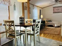 Cozy 3 bedroom modern mobile home in charming Moorefield with WiFi Hotels in Hardy County