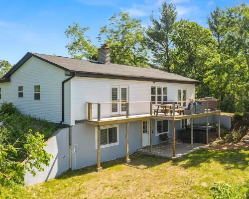 Beautiful views and water access on 20 acre paradise! slps 14 Hot tub dock kayak Hotels in Lanark