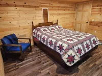 LIBERTY LODGE -- Beautiful 2-bed 2-bath Cabin in Bryant w/ Fast WiFi & AC