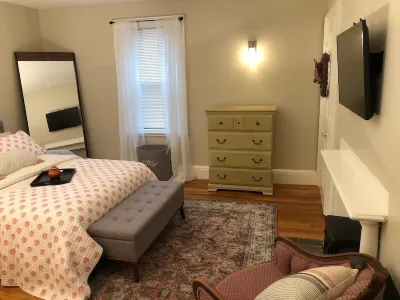 Charming Stay Downtown Dover – Free Wine!