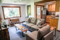 Beautiful Guest Suite with Private Deck Overlooking Forest and Waterfall