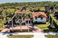 SUNRISE BAY ESTATE! 5700 sq. ft. Game Room! Huge salt water pool/hot tub Hotel dekat Captain Horr's Pineapple Plantation