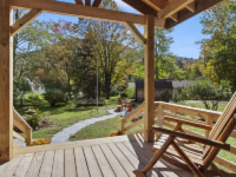 QUINN HOLLOW - Hunter Mountain Ski Cabin, Hot Tub ハンターのホテル