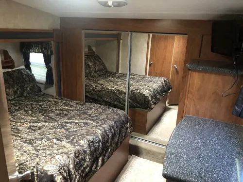 River access! Clean & comfy 5th wheel, located near the famous Kenai River
