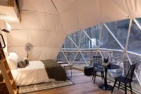 “Climber's Den” Rare Cliffside Stay w/ HotTub RRG