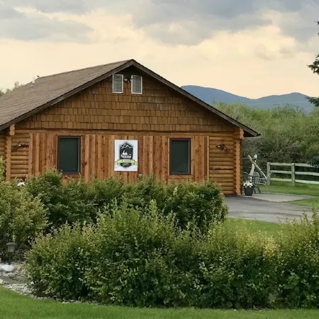 Montana Inspired Cabin close to 4 season outdoor recreation