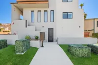 Entire Brand New 2-Bedroom #5 Luxury Townhouse!