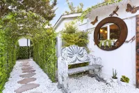 Hobbit House - Couples Hideaway