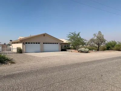 Perfectly situated in Elephant Butte - just minutes to the lake Hotels near Zia Kayak Outfitters