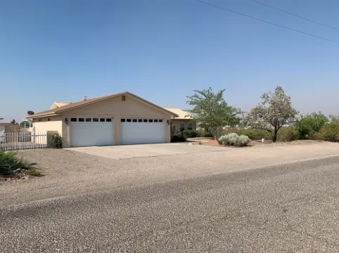 Perfectly situated in Elephant Butte - just minutes to the lake