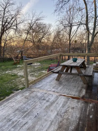 Cozy Country Cottage; Family RetreatJust minutes from Circle T