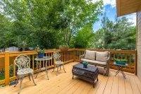 The Retreat across from the Park w AC Hotels near Flagstaff Pulliam Airport