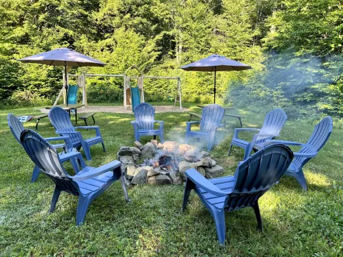 Spacious pet & family-friendly, fastest wifi! Giant playset, fire pit, & games!