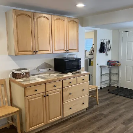 Home in Springfield with large yard and driveway Отели в г. Спрингфилд