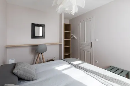 T2bis , 200 m from the city center, 60m² with terrace Отели рядом с достопримечательностью «Carmel»