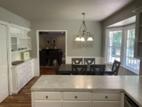 Newly Remodel - 1 Mile to Stadium-Sleeps 8