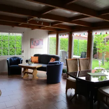 Cozy apartment in a quiet location - near the beach and port