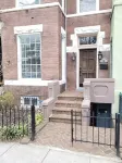 Charming Bloomingdale Row Home with Deck and Parking 블루밍데일 호텔