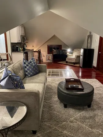 Perfect Location, Walk to Harbor or Downtown