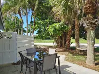 Beachside Pool House with heated pool, Short Walk to the Beach! - プライペートプール