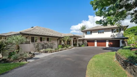 Sky Villa Estate Luxury Gated Retreat with Amazing Ocean View Отели рядом с достопримечательностью «Маниниауоли Бич»