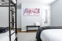 Modern Retreat ★ Minutes from NRG Nat’l Park