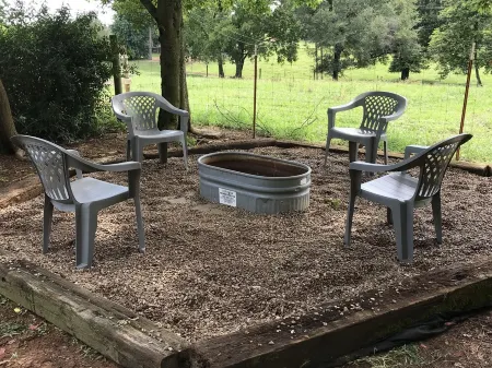 The Farm Cottage--close to two state parks Отели в г. Сентервилл Тауншип