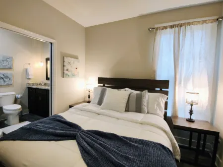 Lakeview Getaway B - Perfect for Couples or families