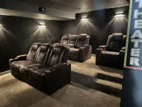 Three Bedroom Ranch Style Pet Friendly Home with a Patio & Theatre Room! - 3성급