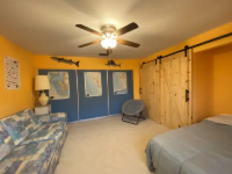 NEWLY REMODELED-Peaceful Florida Island Home-5 minute canal ride to Gulf waters!