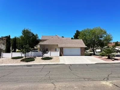 Warm, Cozy with Perfect Location, right in the heart of St. George!