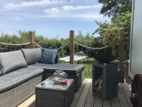 Large New Forest Shepherds Hut and Scandinavian Hot Tub with hydro massager <br><br> Hotel a New Forest District