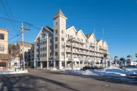 Beachfront Luxury Grand Victorian Condo (Primetime View directly down the pier)
