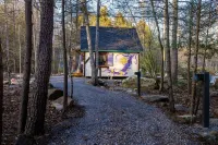 Storybook Cottage @ Four Fillies Lodge-Glamping