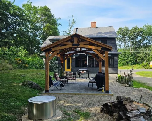 Lake Side  4-Season Home, 4-Bdrm 2-Bath, Super Clean, Bright & Cozy Hotels in Shapleigh