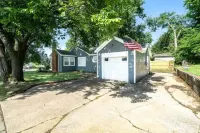 Newly Remodeled 3BR in Town · Cherry Street