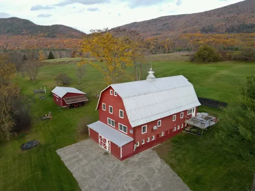 Cow Barn converted into a beautiful spacious home. Hotels in Mount Tabor