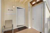 Destin Studio Condo, Completely Remodeled, Full Kitchen, Patio, Steps to Beach