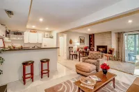 Spacious fully furnished apartment on 4th fairway