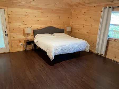 Private Cabin Overlooking Hocking Hills